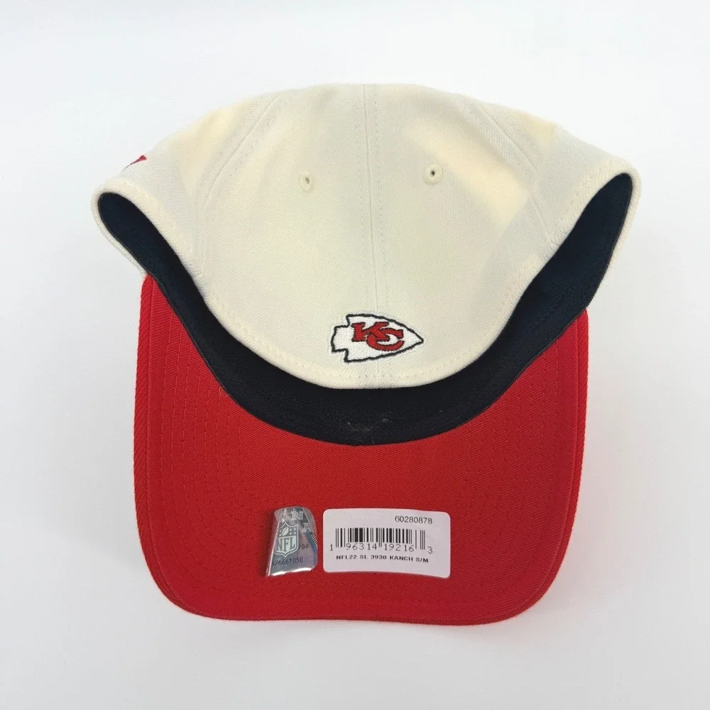 New Era Kansas City Chiefs Hat Men S/M White Red 39THIRTY NFL AFC Curved Brim